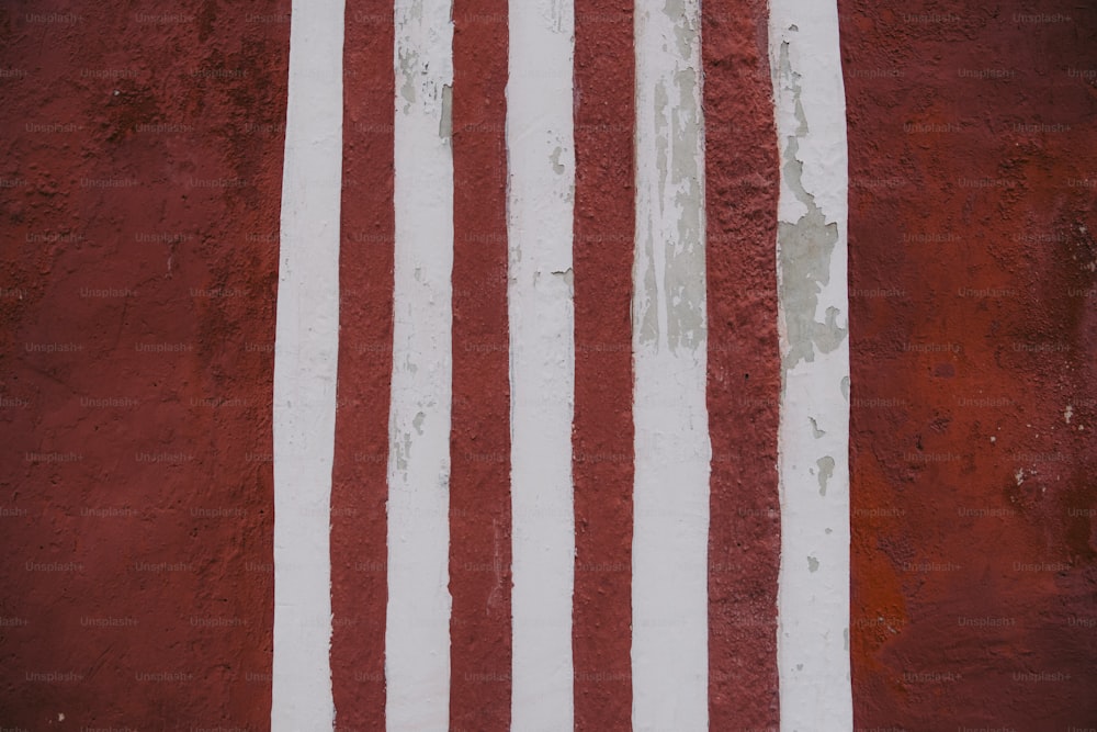 건물 측면에 그려진 미국 국기