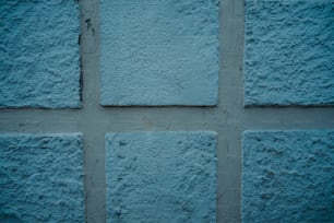 青いレンガの壁のクローズアップ