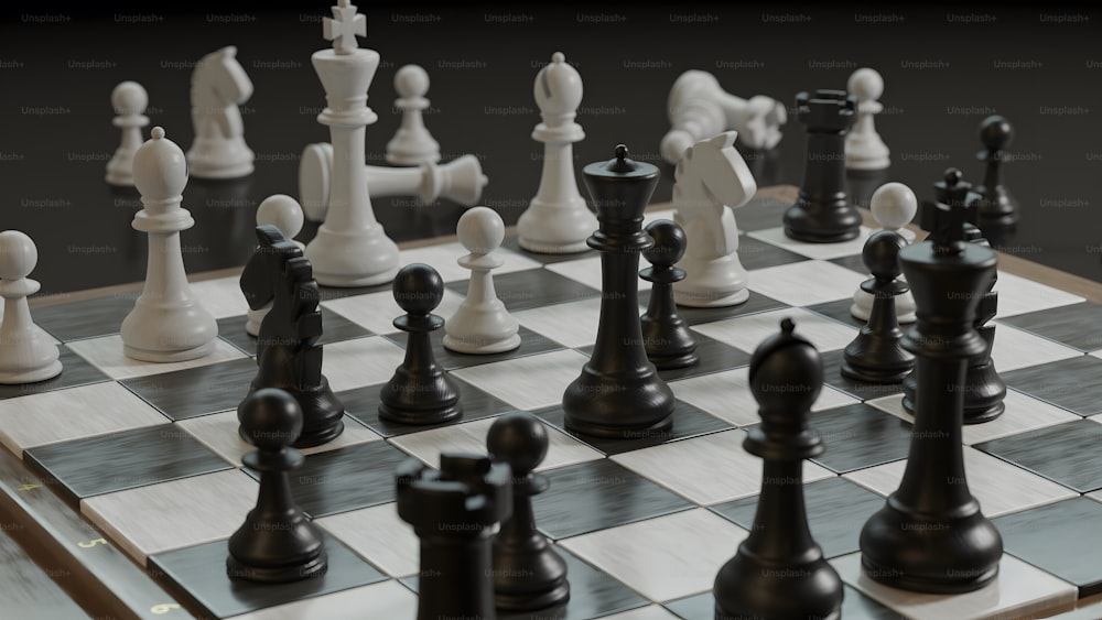 um tabuleiro de xadrez preto e branco com peças sobre ele