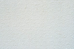 Un primo piano di una parete di stucco bianco