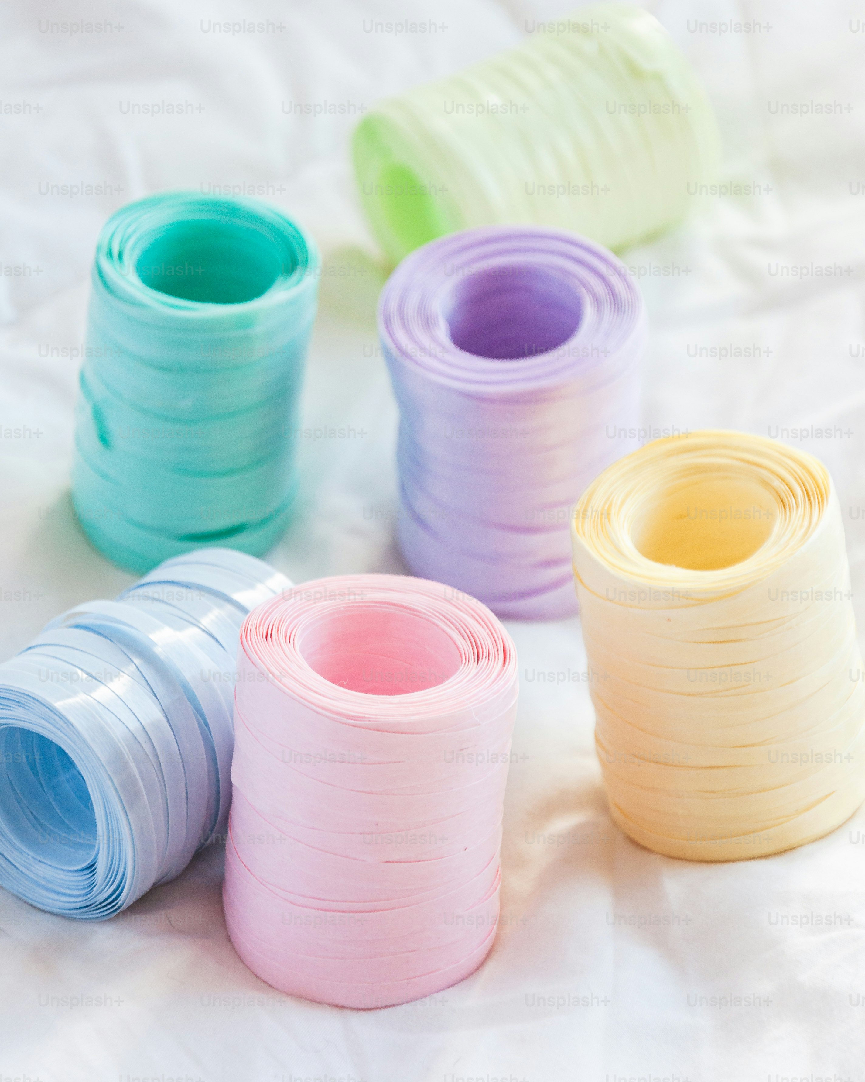 A group of different colored spools of thread photo – Crafts Image on ...