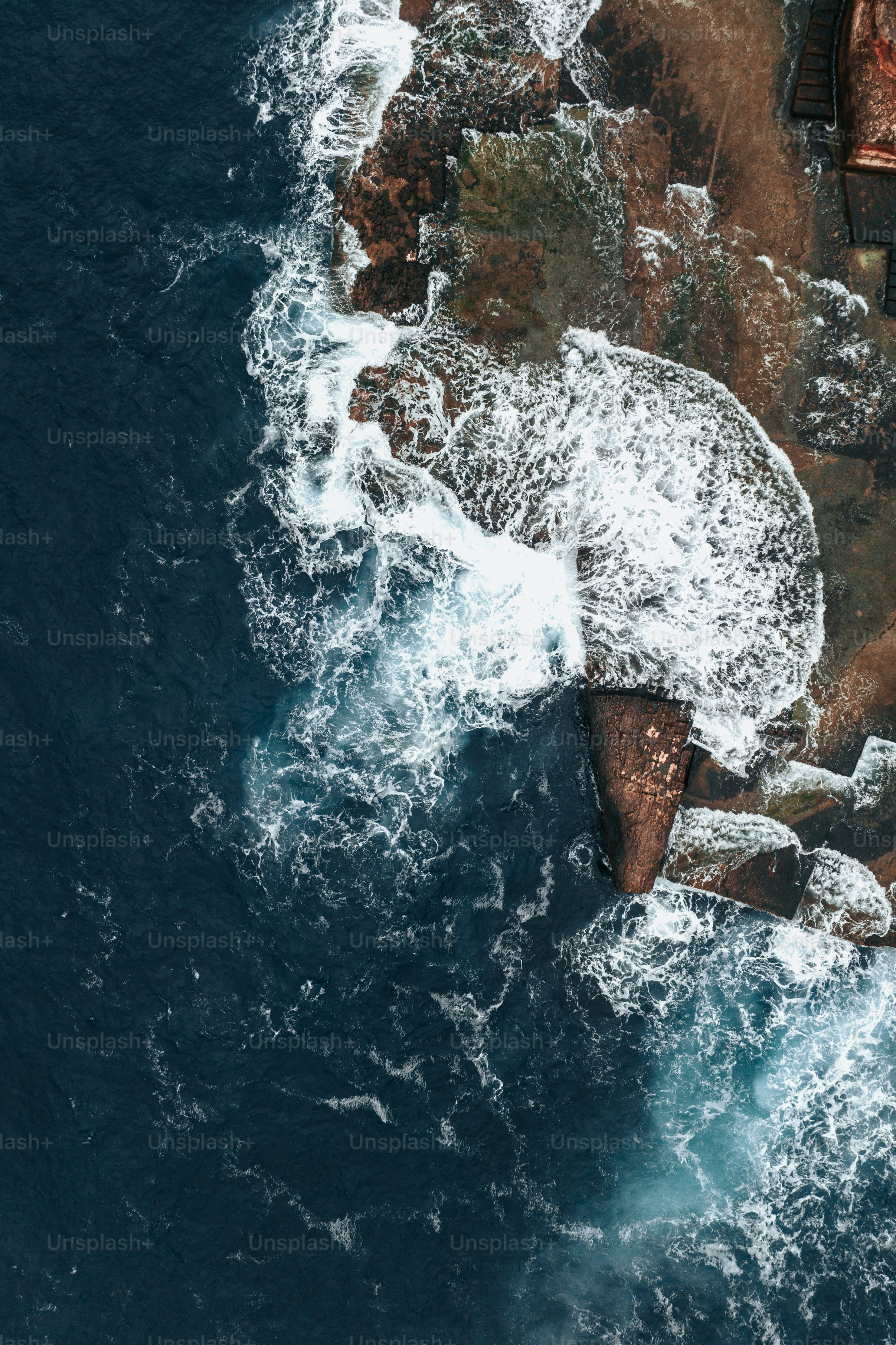 a bird's eye view of a body of water