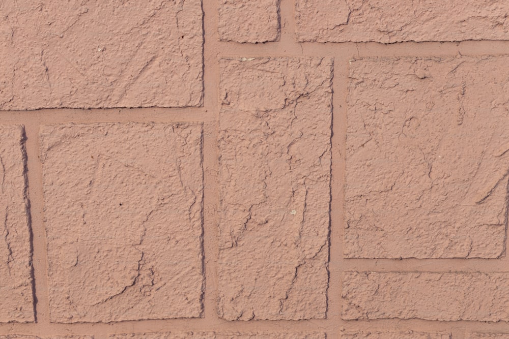 um close up de uma parede feita de tijolos