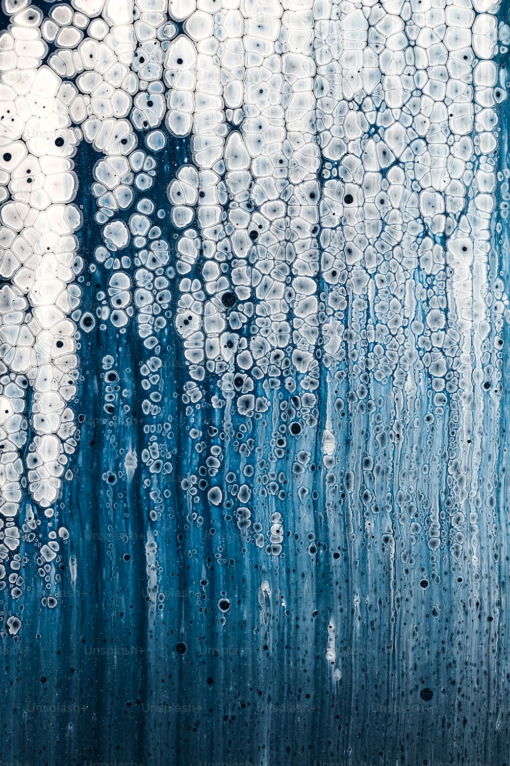 a blue and white background with water drops
