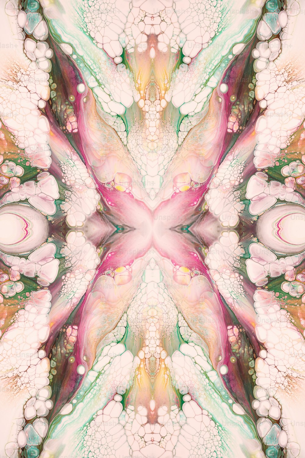 꽃과 나뭇잎의 칼레이키 패턴