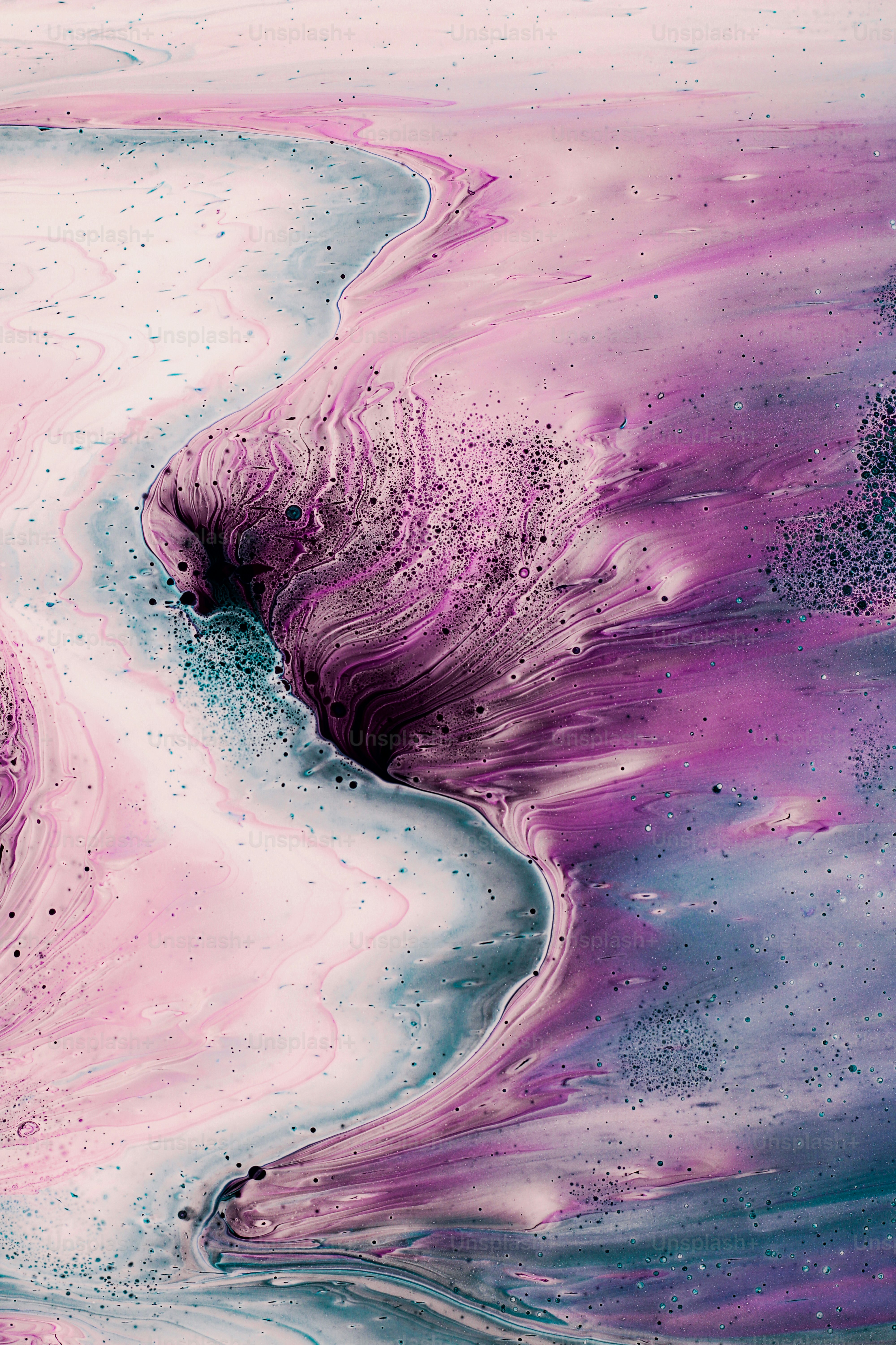 紫と青の色の抽象画 - Unsplash+に収録の写真