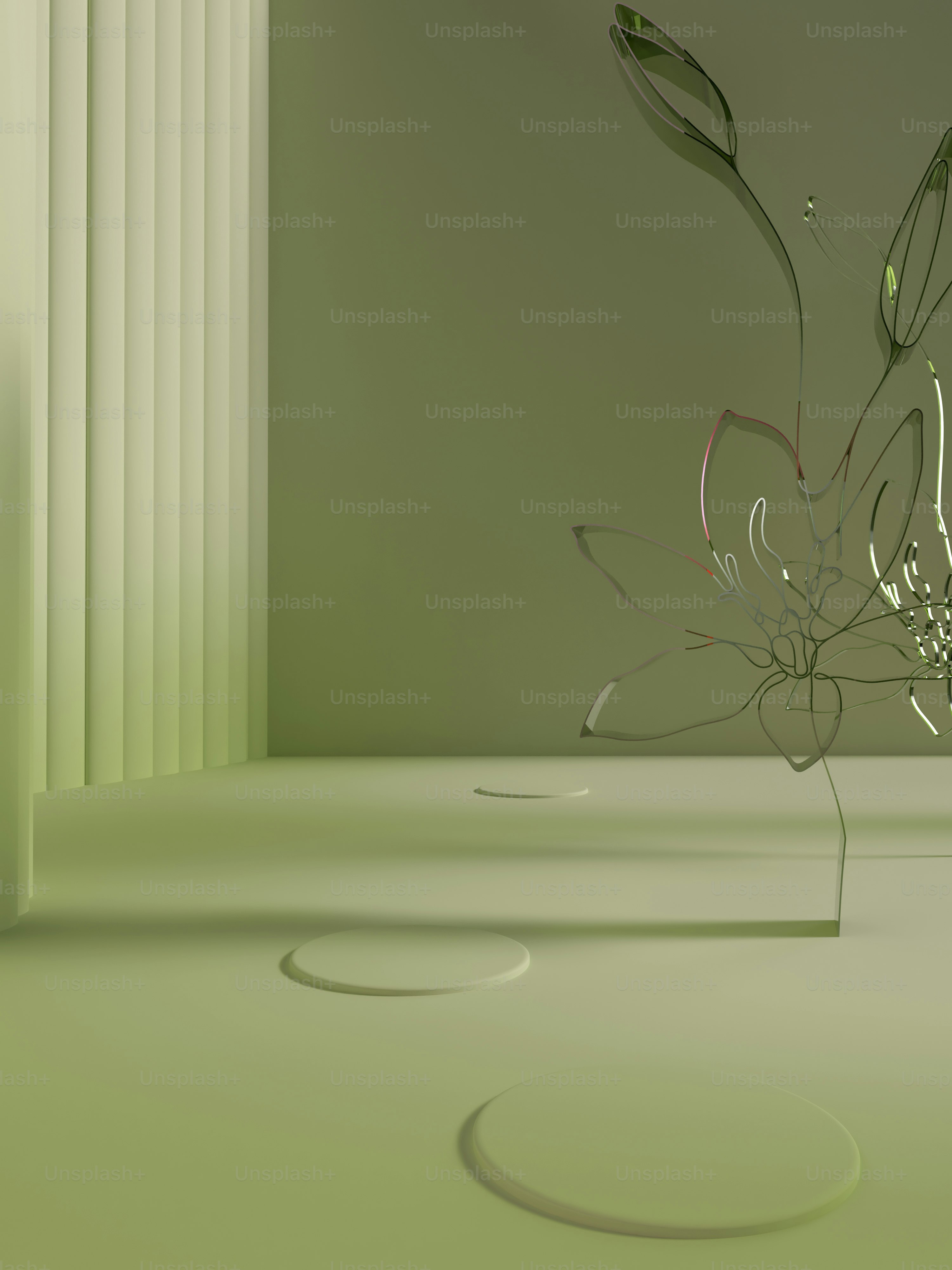 um vaso com uma planta sentada em uma mesa