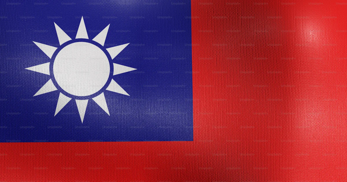 Uma bandeira vermelha e azul com um sol branco sobre ela foto – Imagem ...