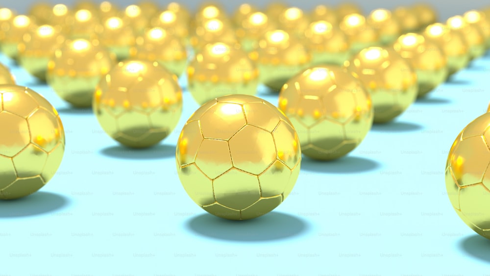 Un gruppo di sfere d'oro lucido sedute in cima a una superficie blu