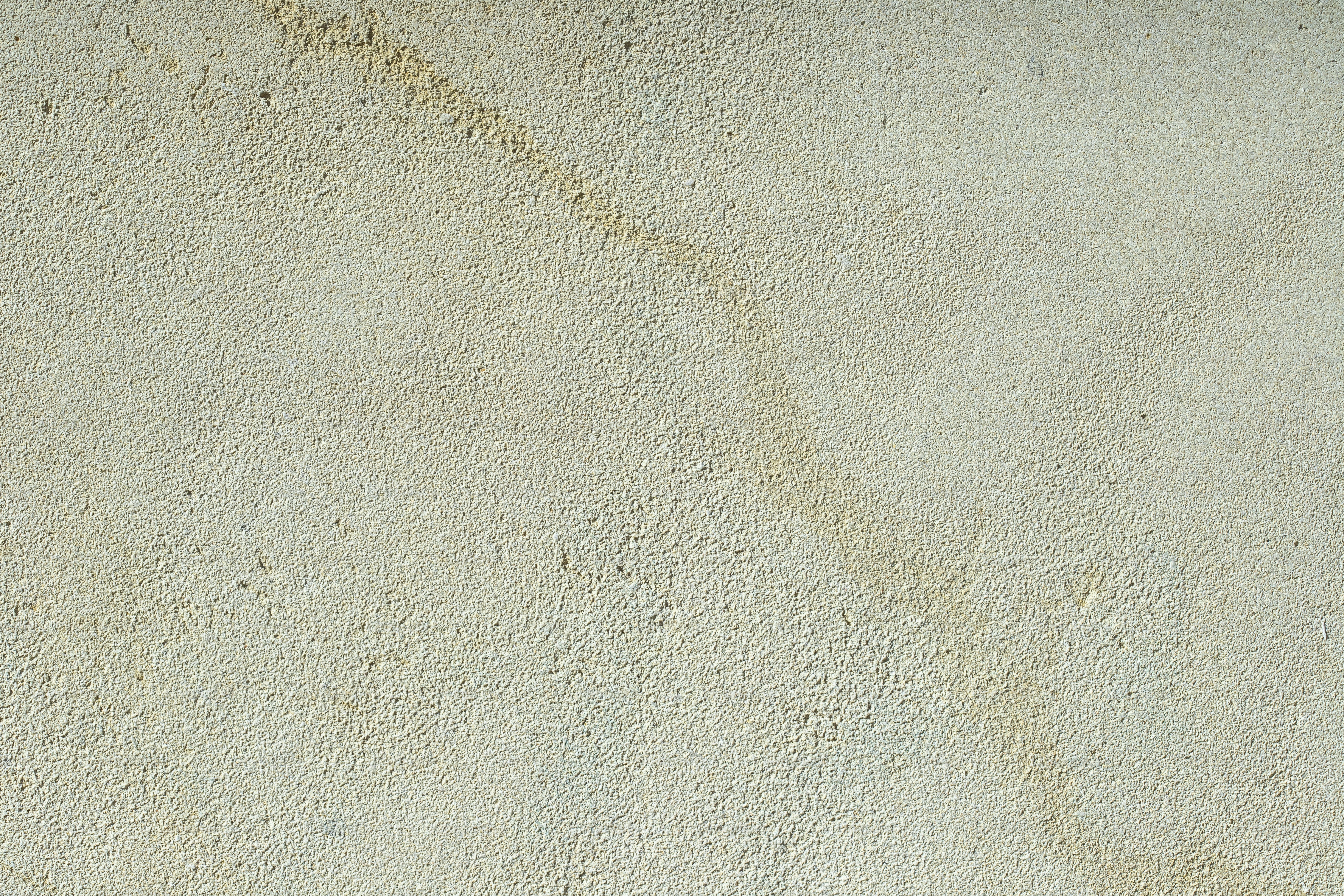 Un primer plano de una pared con arena