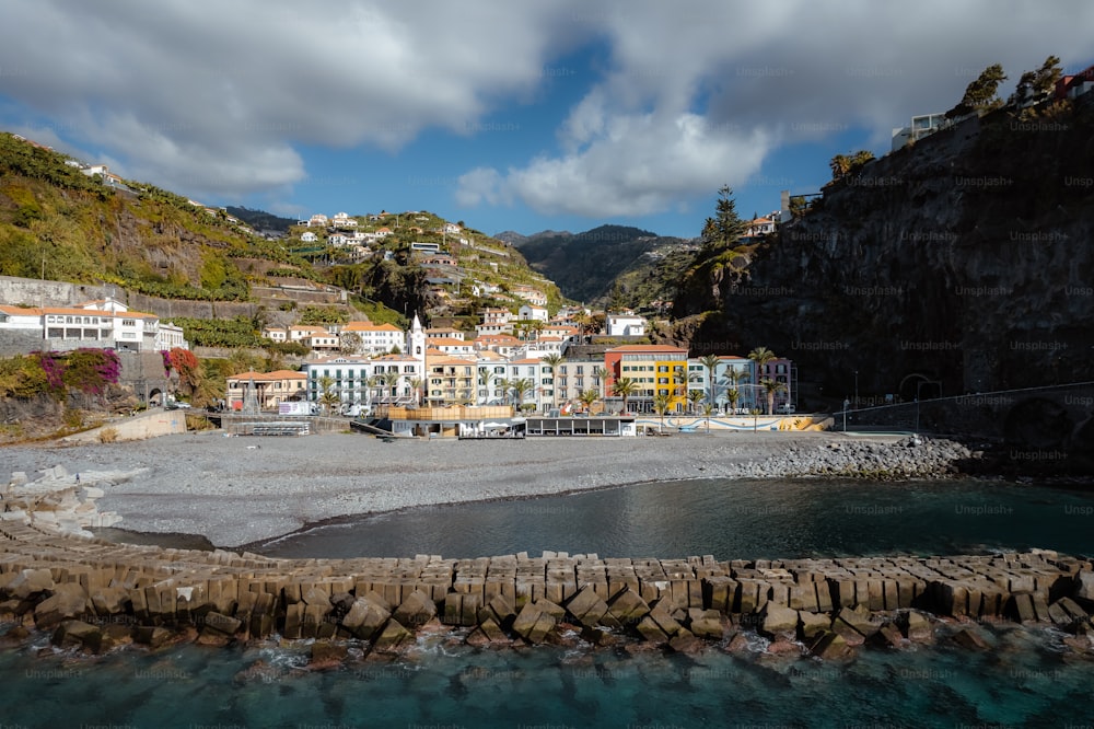 a small town on the shore of a body of water