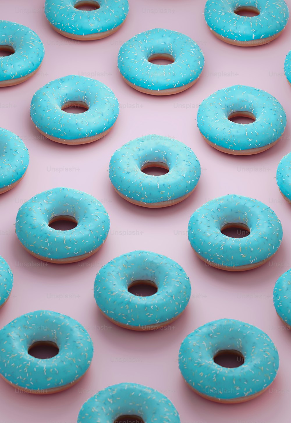 um monte de donuts azuis com polvilhos sobre eles