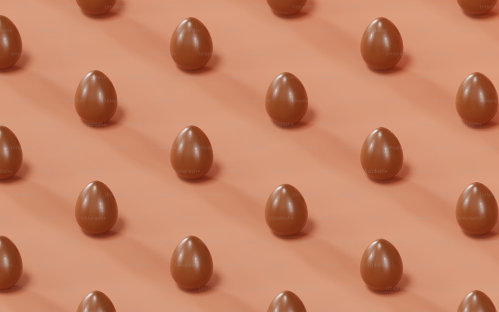 um grupo de ovos de chocolate sentados um em cima do outro