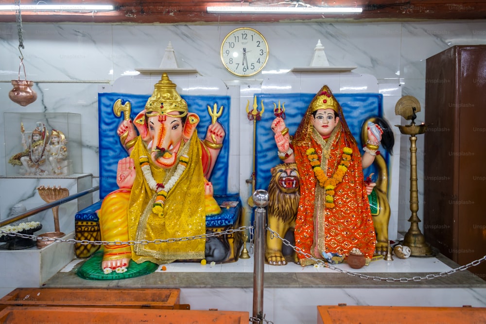 a couple of statues of lord ganesh and goddess ganesh