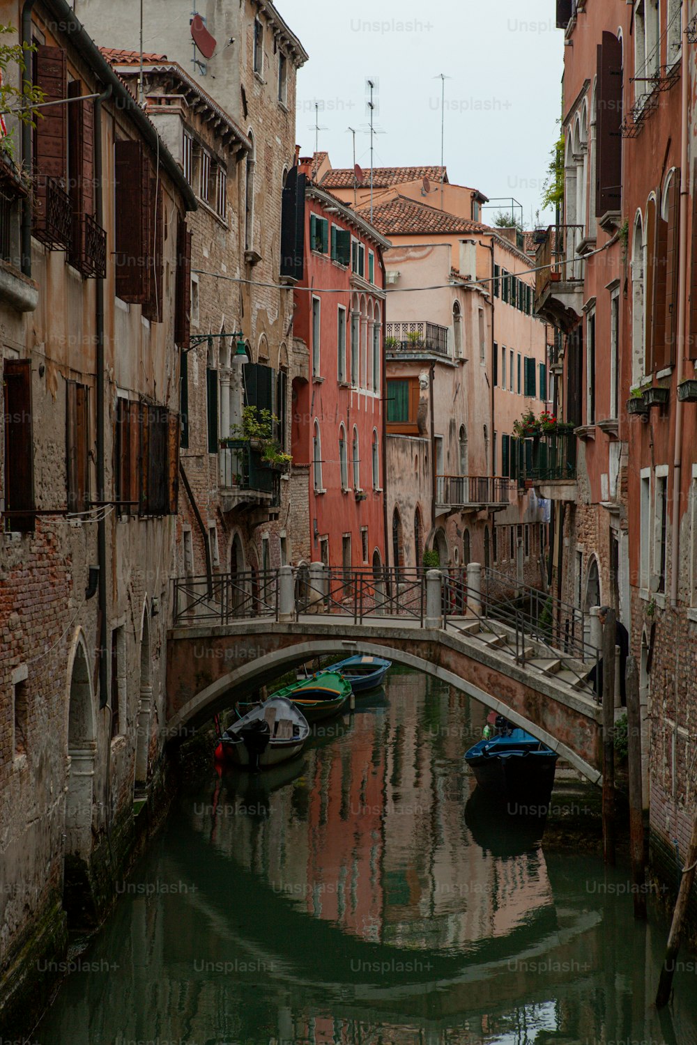 a small bridge over a small canal in a city