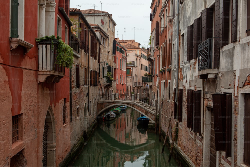 a narrow canal running between two buildings in a city