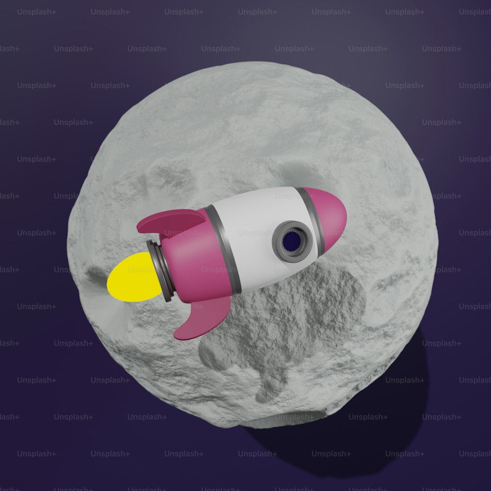 Ein rosa-weißes Raketenschiff, das auf einem Mond schwebt