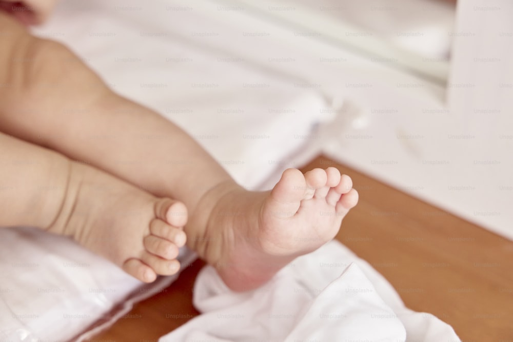 Newborn baby's feet - Stock Image - F012/8923 - Science Photo Library