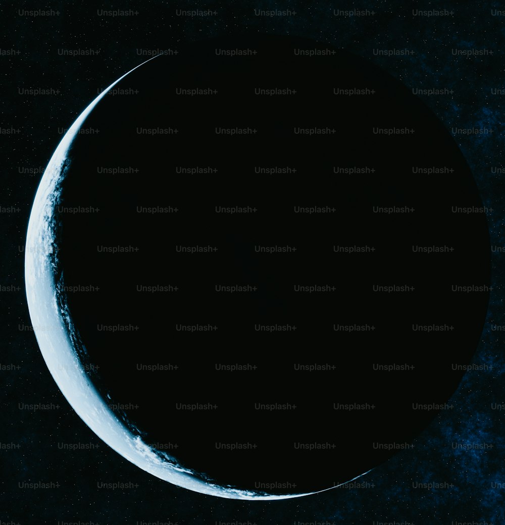 a crescent moon in the night sky