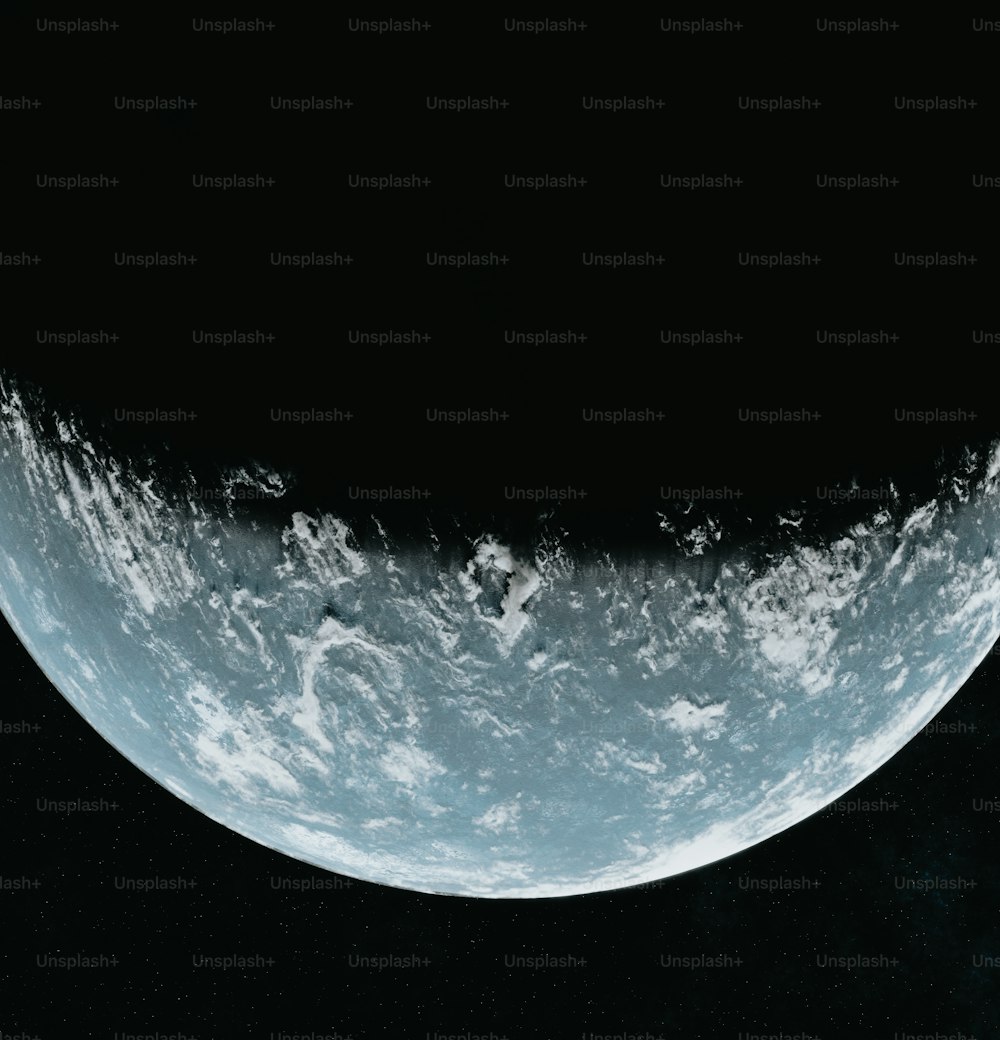 宇宙から撮影した月の画像