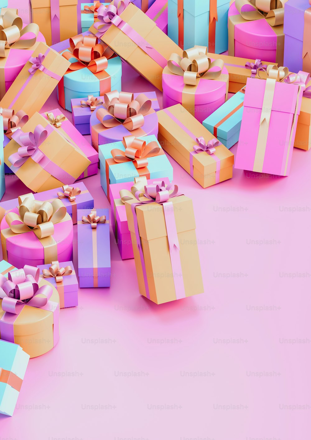 Une pile de cadeaux colorés emballés sur un fond rose