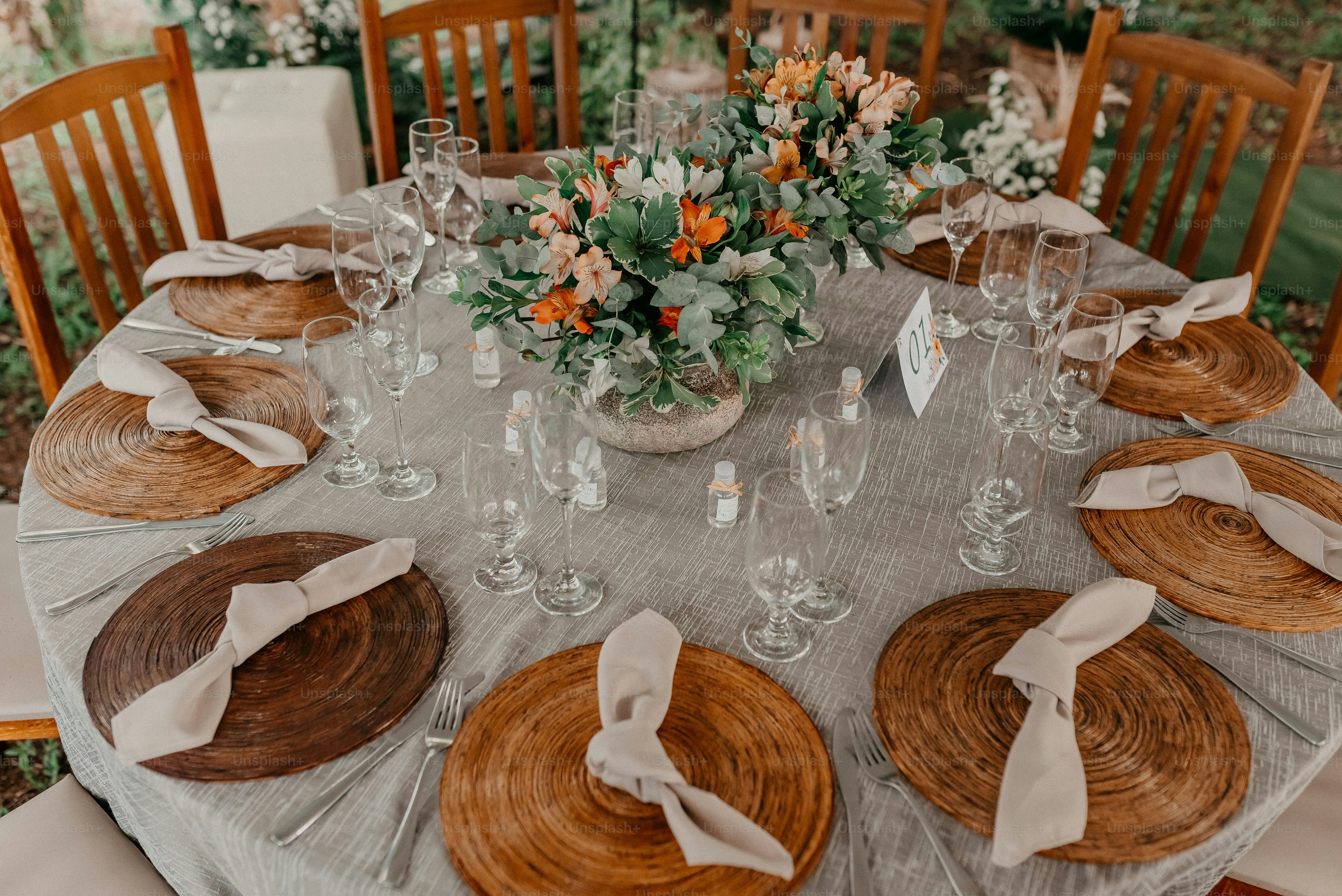 A table set with place settings and place settings photo – Tablescape ...