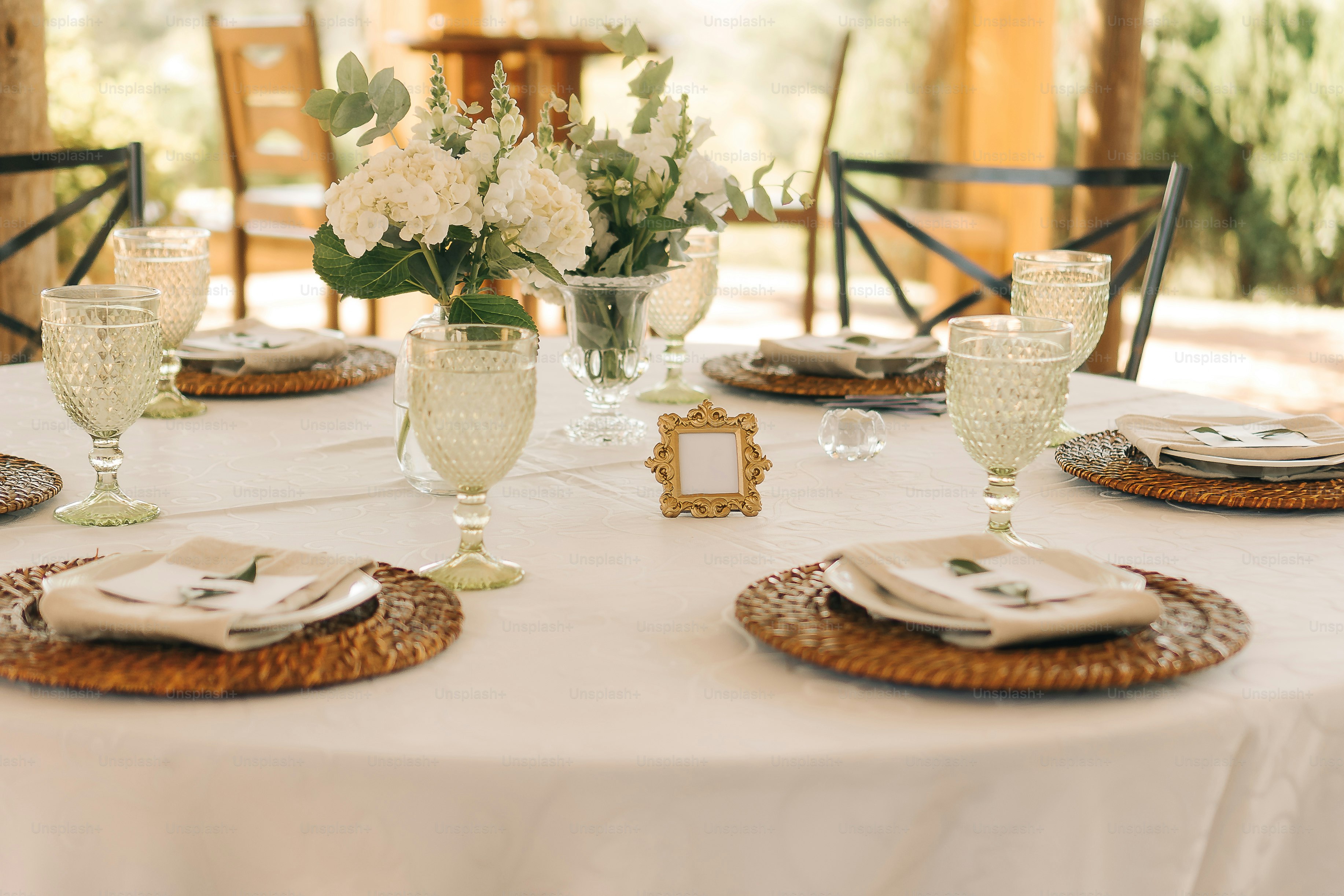 premium_photo-1676234359787-73705ee99c1b?ixid=M3wxMjA3fDB8MXxzZWFyY2h8MXx8Y2xvdGglMjB0YWJsZSUyMG5hcGtpbnxlbnwwfHx8fDE3NjU4MTM3NjN8MA\u0026ixlib=rb-4.1.0