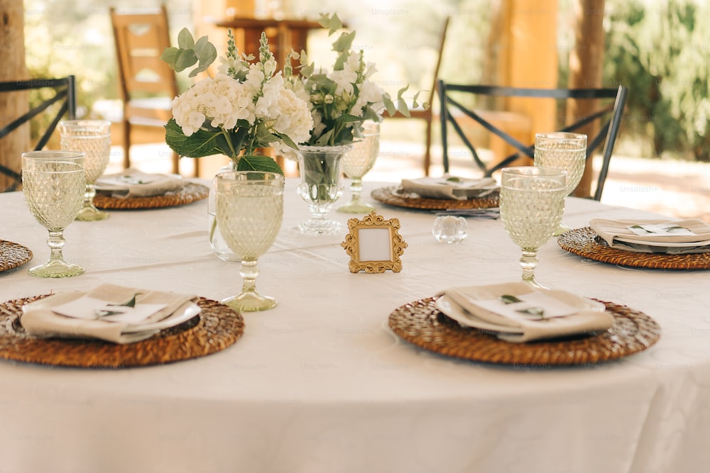 a table set with place settings and place settings