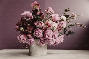 a vase filled with lots of pink flowers