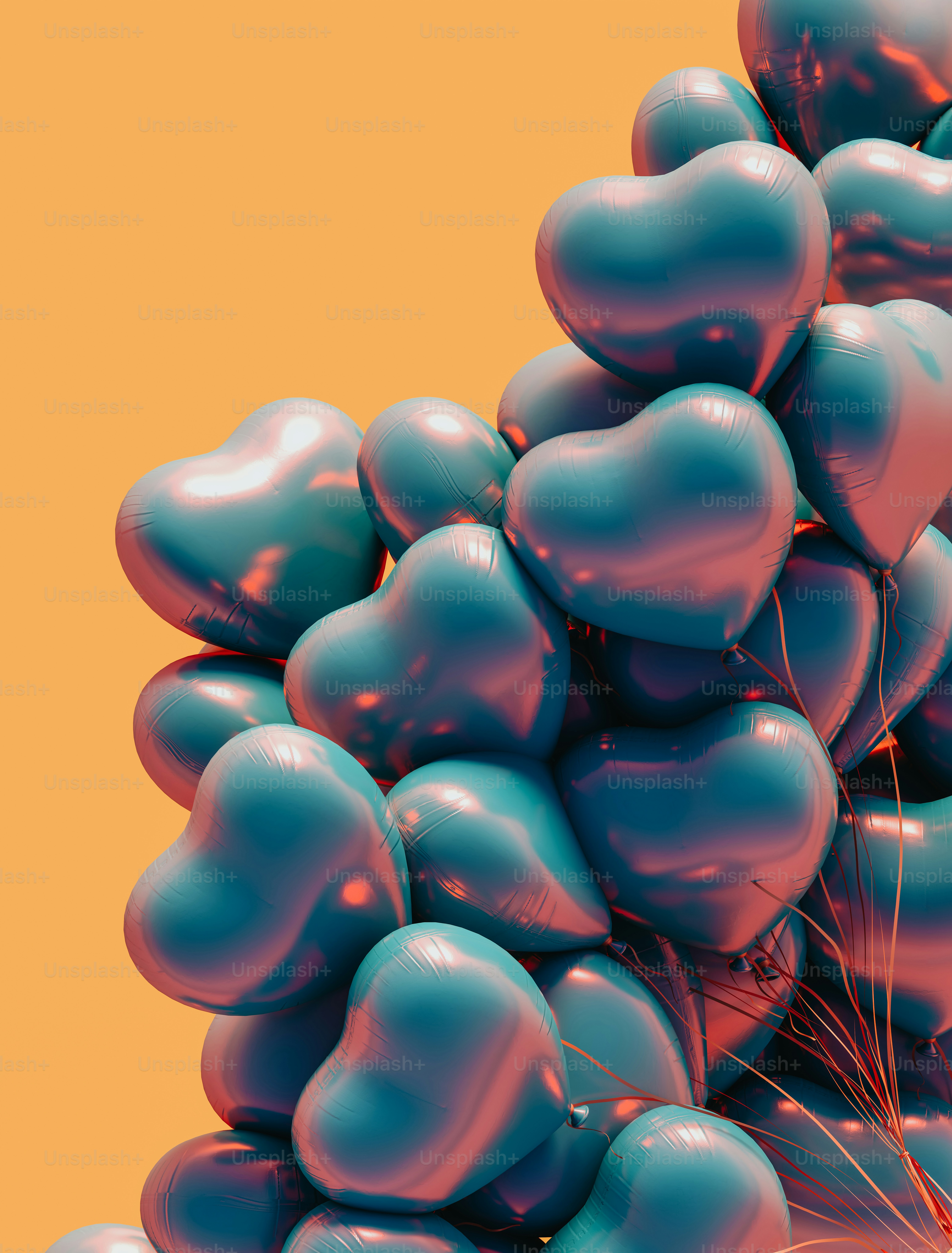 Un mazzo di palloncini blu a forma di cuore che fluttuano nell'aria
