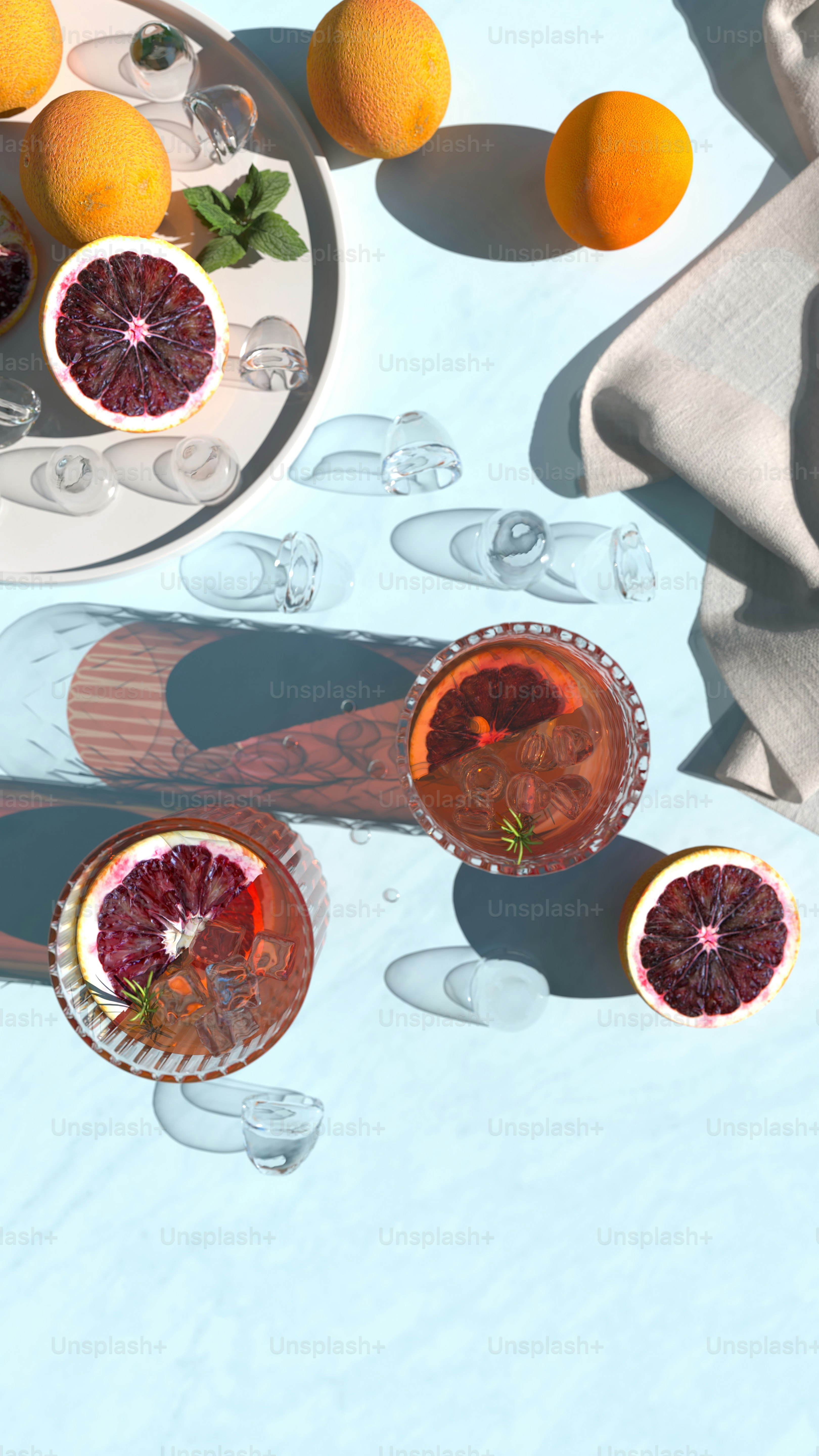 블러드 오렌지로 채워진 두 잔을 얹은 테이블