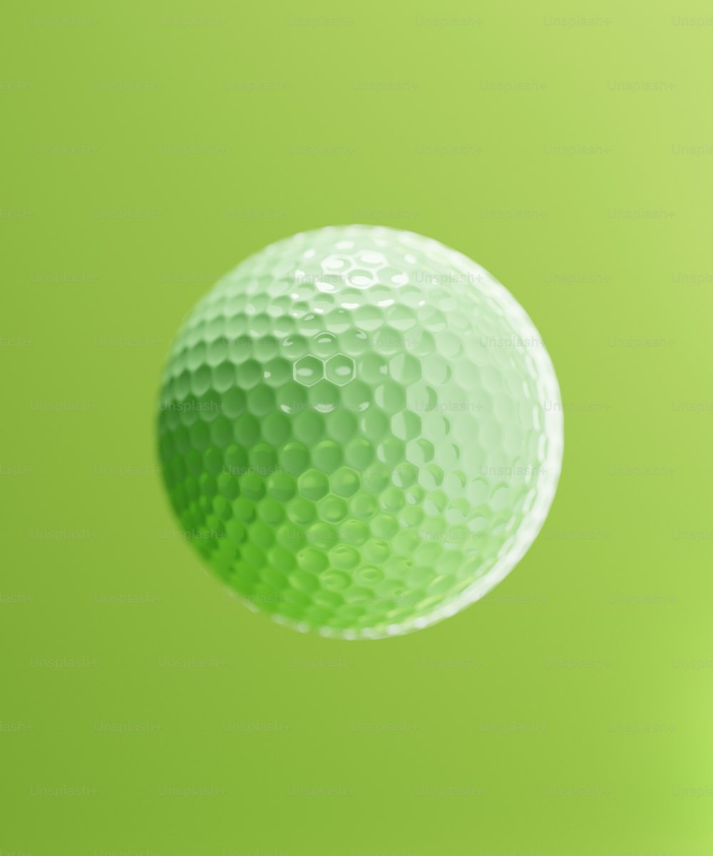 Ein grüner Golfball fliegt durch die Luft