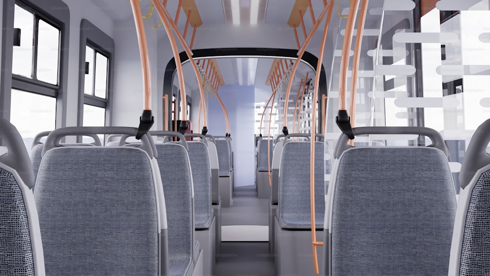 El interior de un autobús de transporte público con asientos vacíos