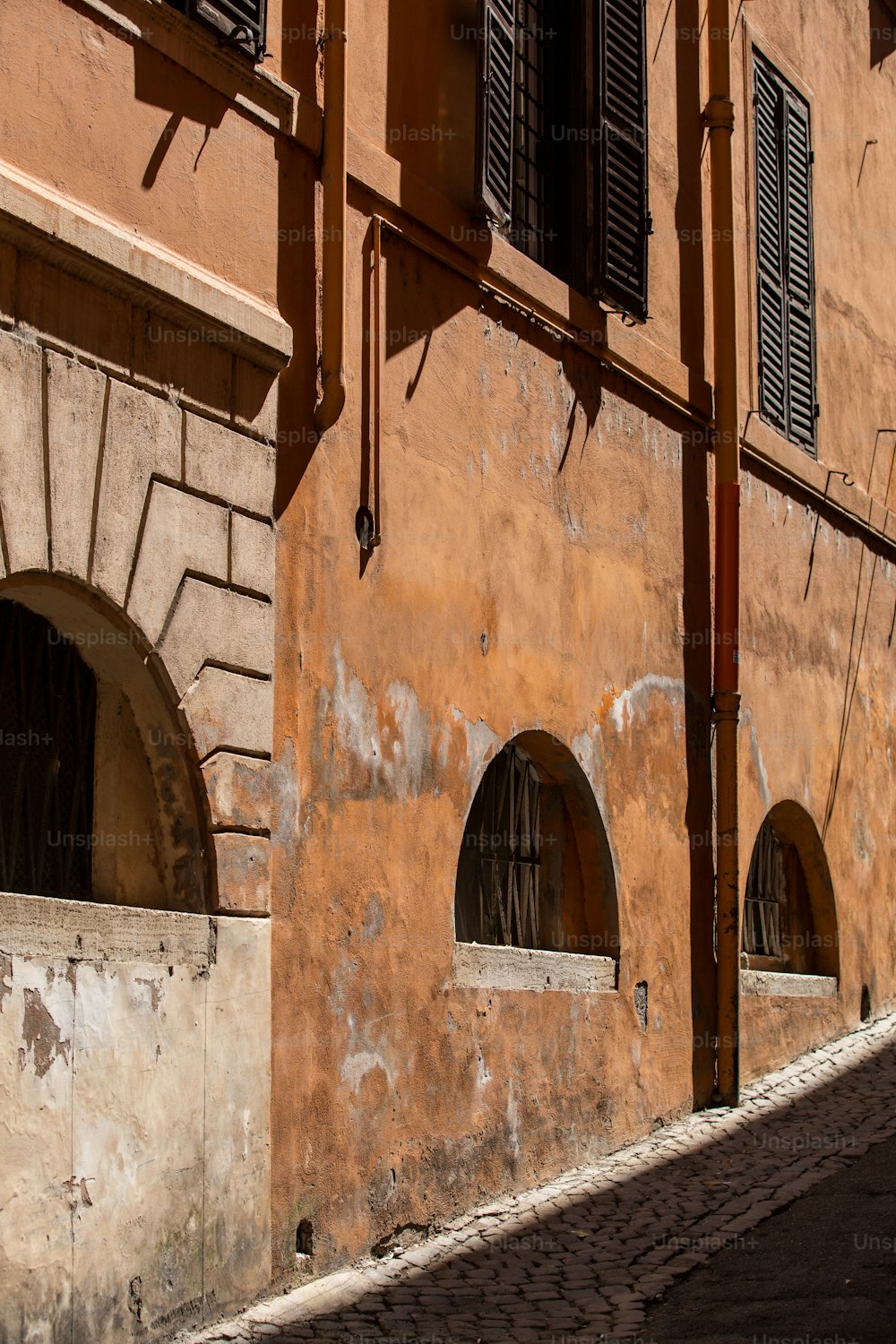 an old building with arched windows on the side of it