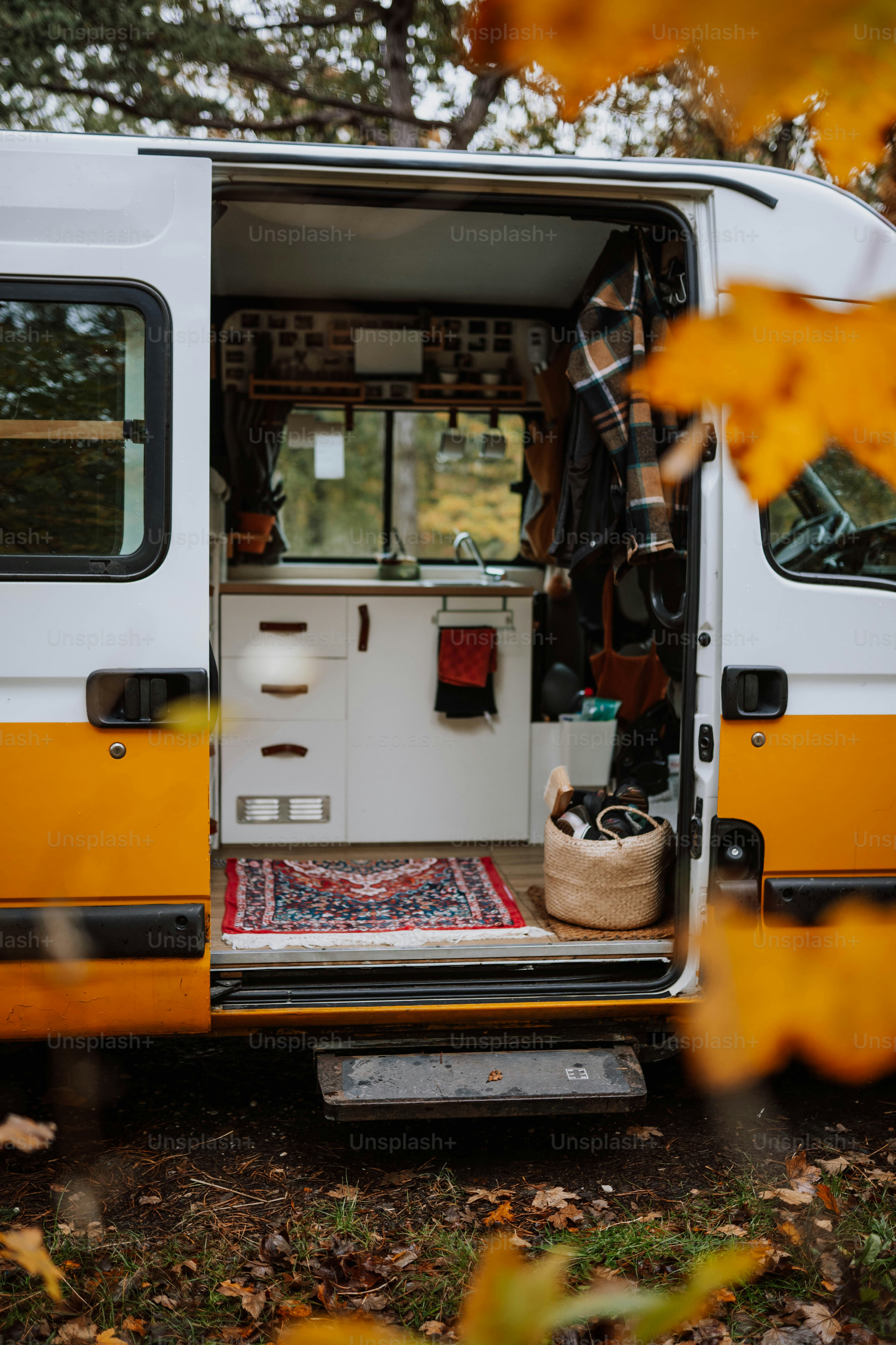 premium_photo-1676648196289-7318ceb20f28?ixid=M3wxMjA3fDB8MXxzZWFyY2h8MTd8fHBvcnRhYmxlJTIwZGllc2VsJTIwZ2VuZXJhdG9yfGVufDB8fHx8MTc1NDU3Mjg2OHww\u0026ixlib=rb-4.1.0