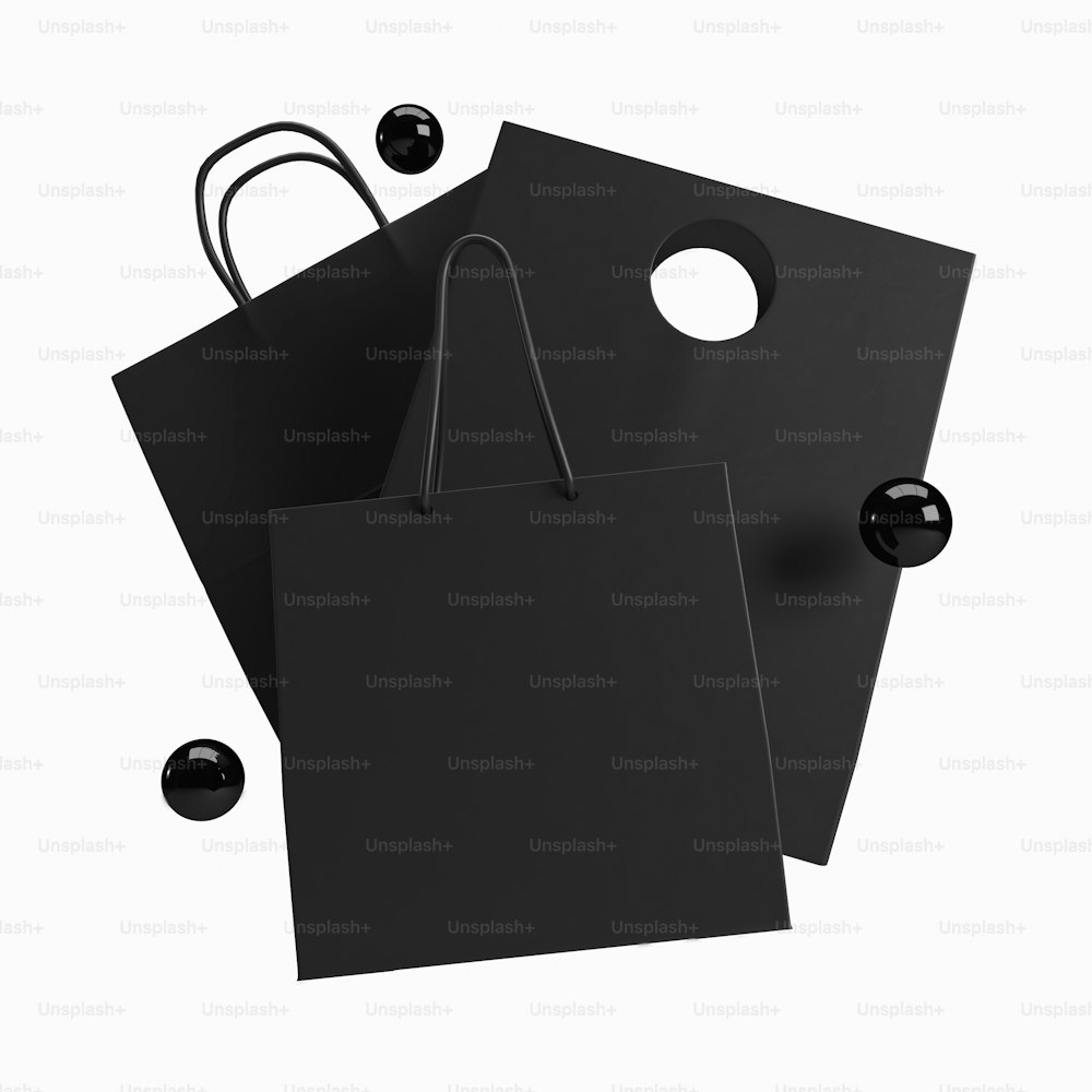 ハンドルとハンドル付きの3つの黒いショッピングバッグ