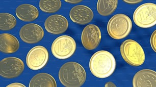un groupe de pièces d’or assis sur une surface bleue