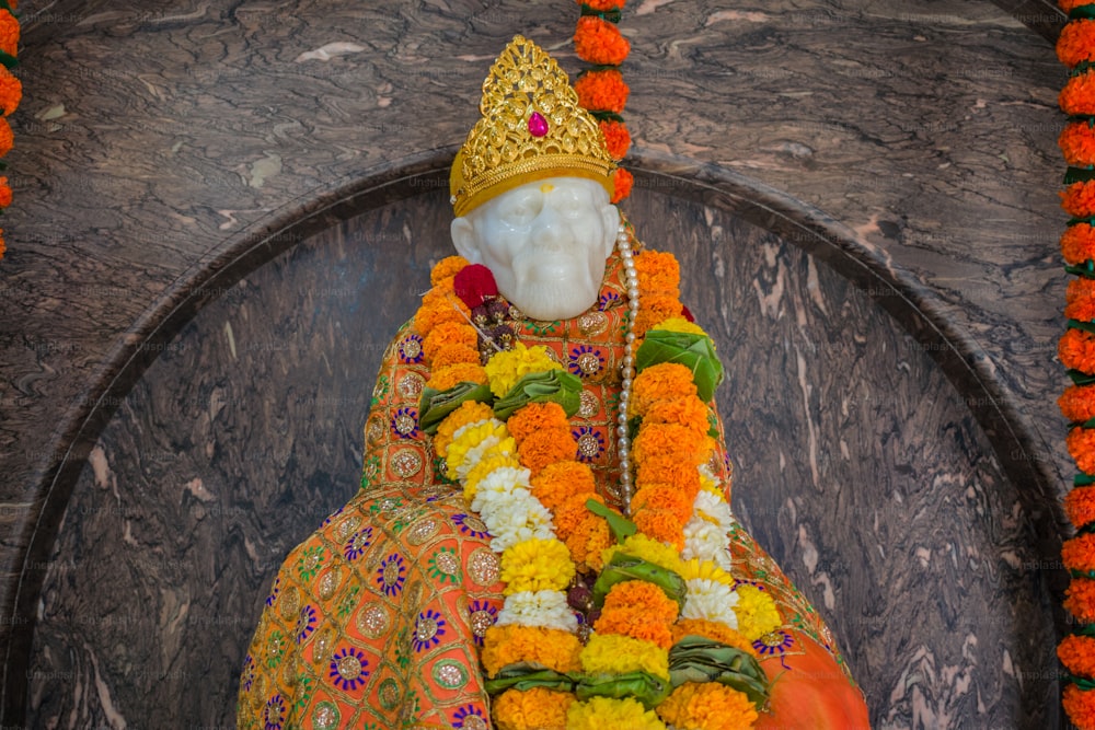 a statue of a person with a crown on top of it