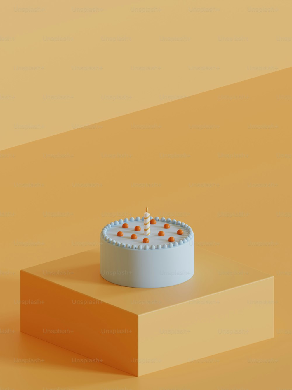 un pastel con una vela encendida encima