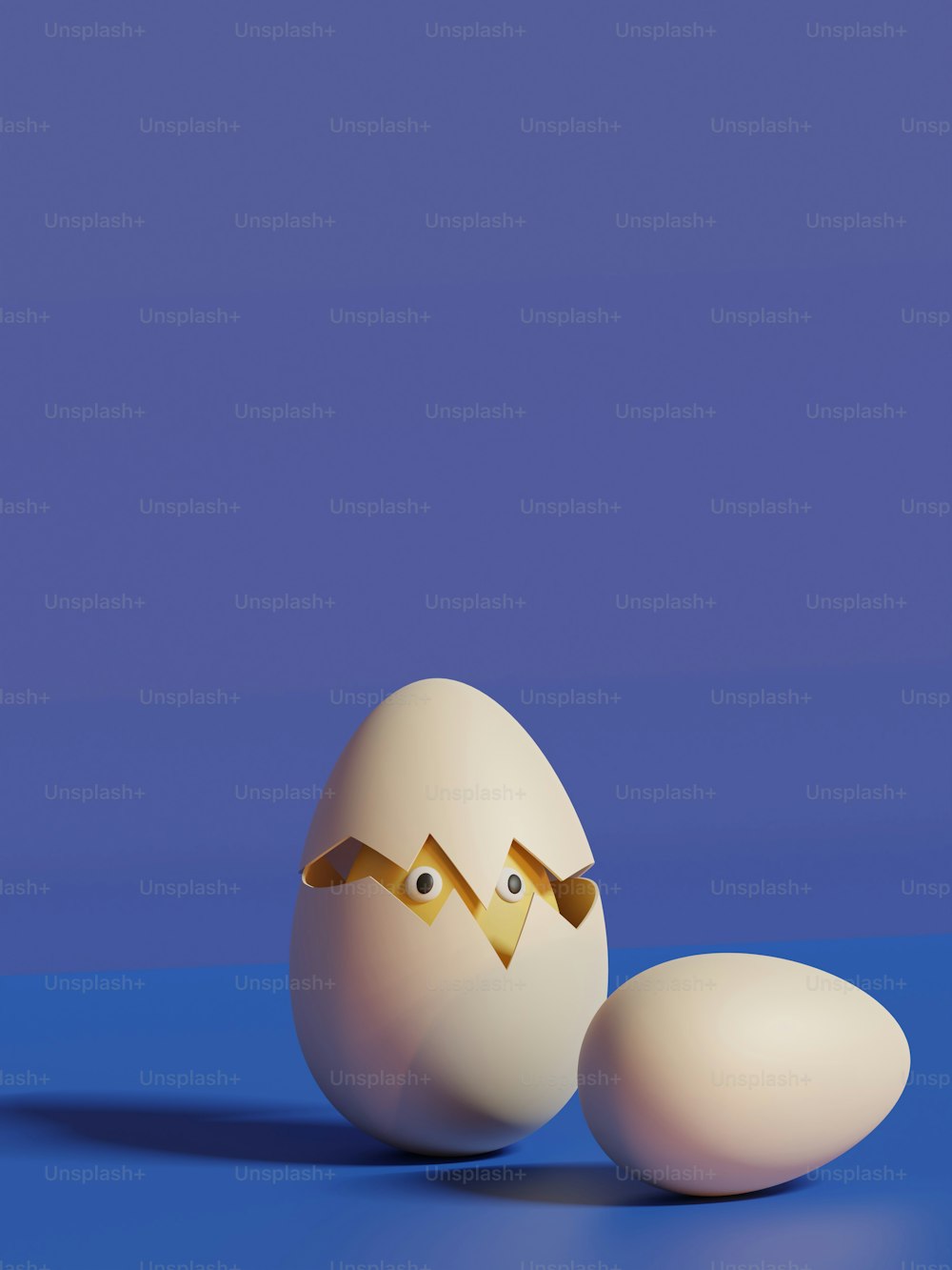un œuf avec un visage dessiné dessus