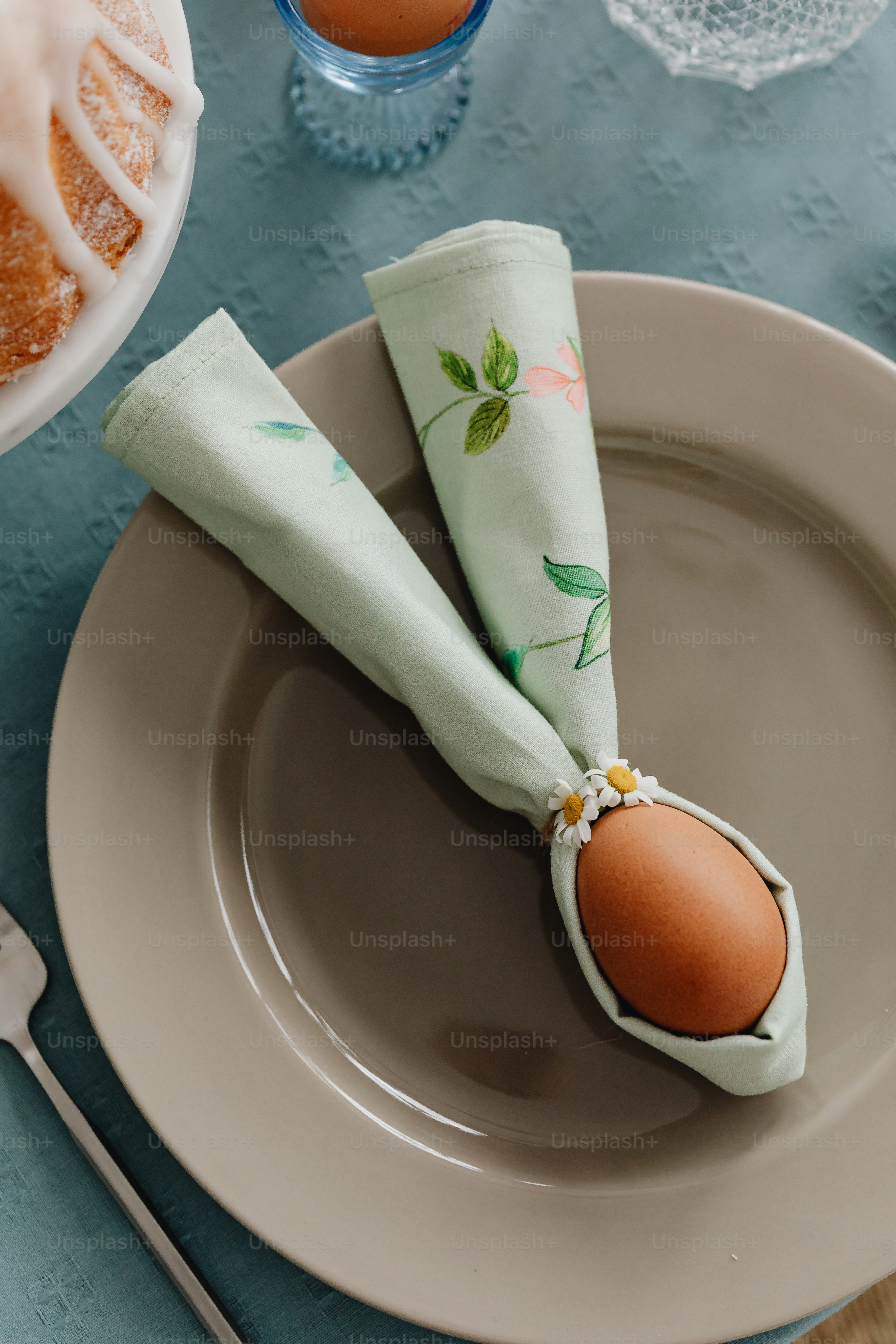 An egg on a napkin on a plate photo Easter bunny Image on Unsplash