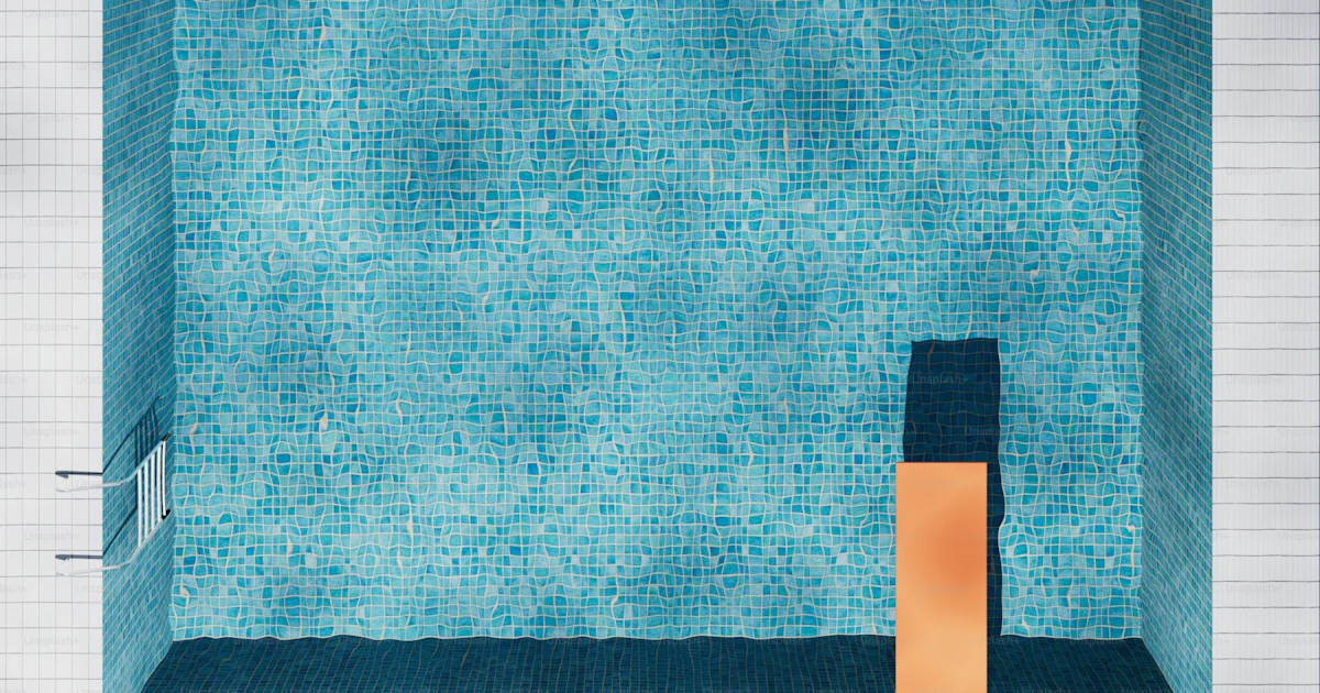 An empty swimming pool with no people in it photo – Wallpaper Image on ...