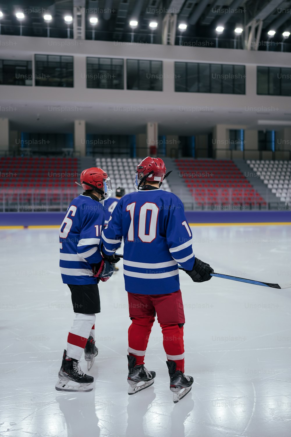 Man in black ice hockey jersey shirt and helmet riding on ice hockey stick  photo – Free Grey Image on Unsplash