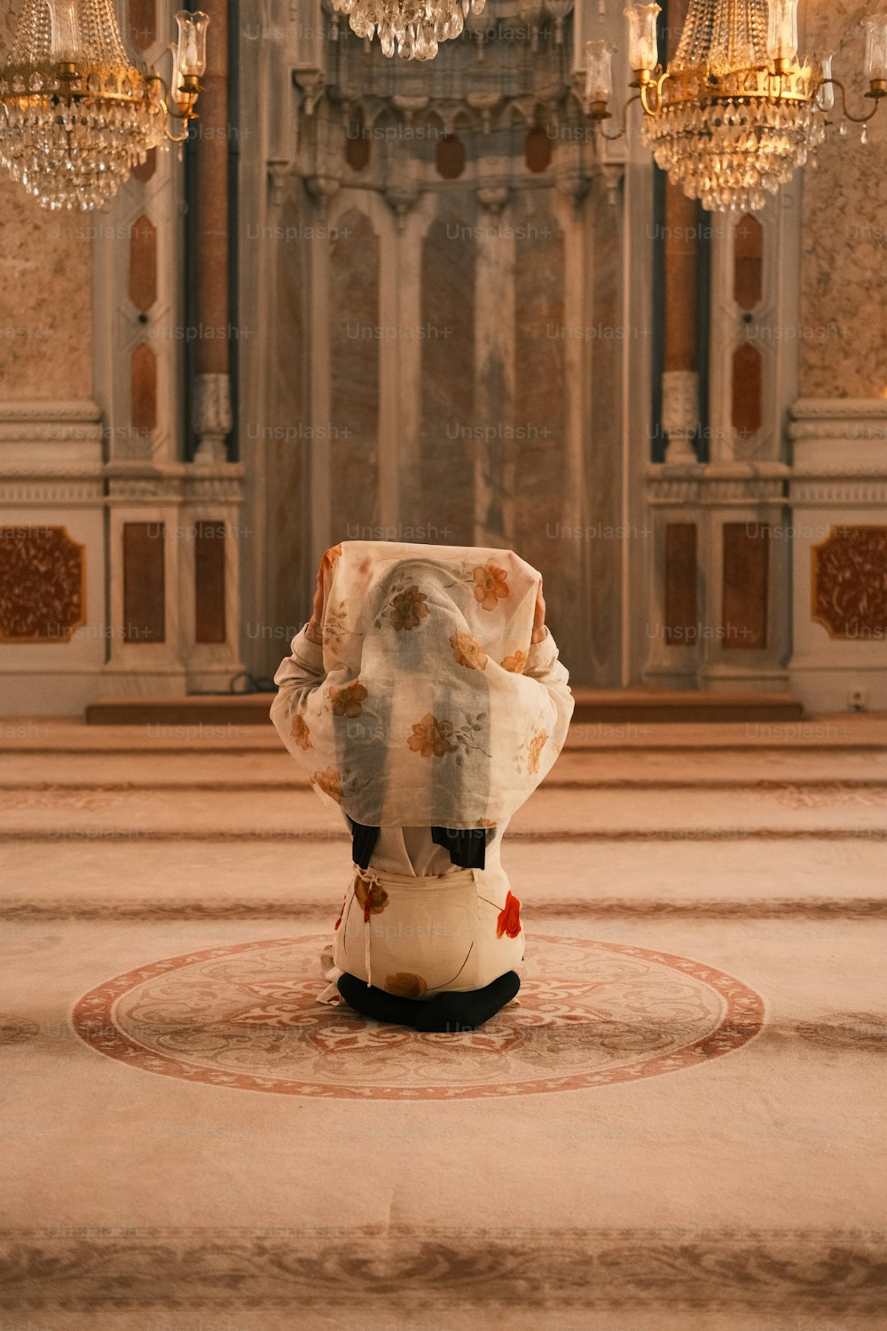 a vase sitting in a room with chandeliers