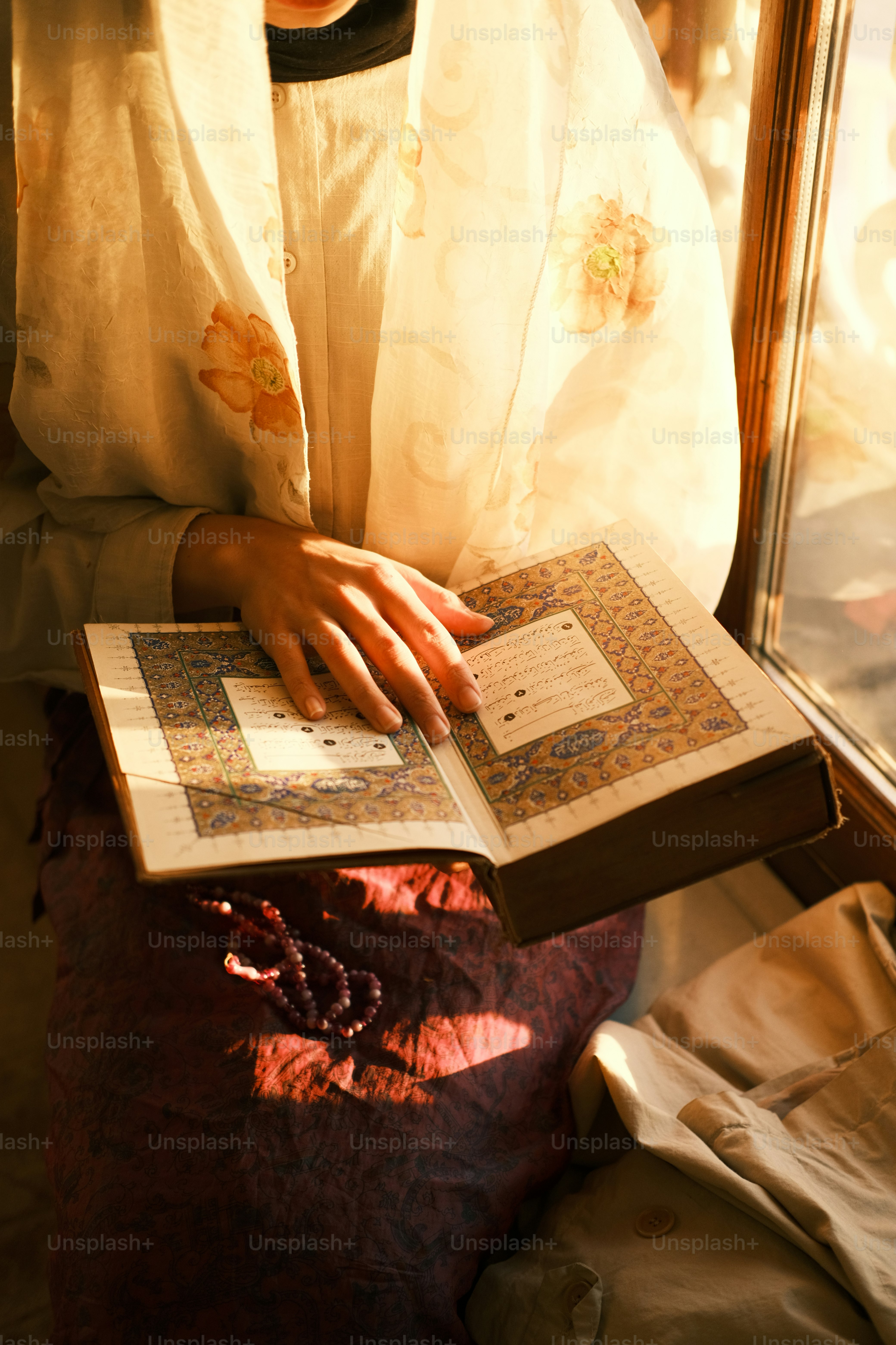 A woman is holding a book in her hands photo – Woman Image on Unsplash