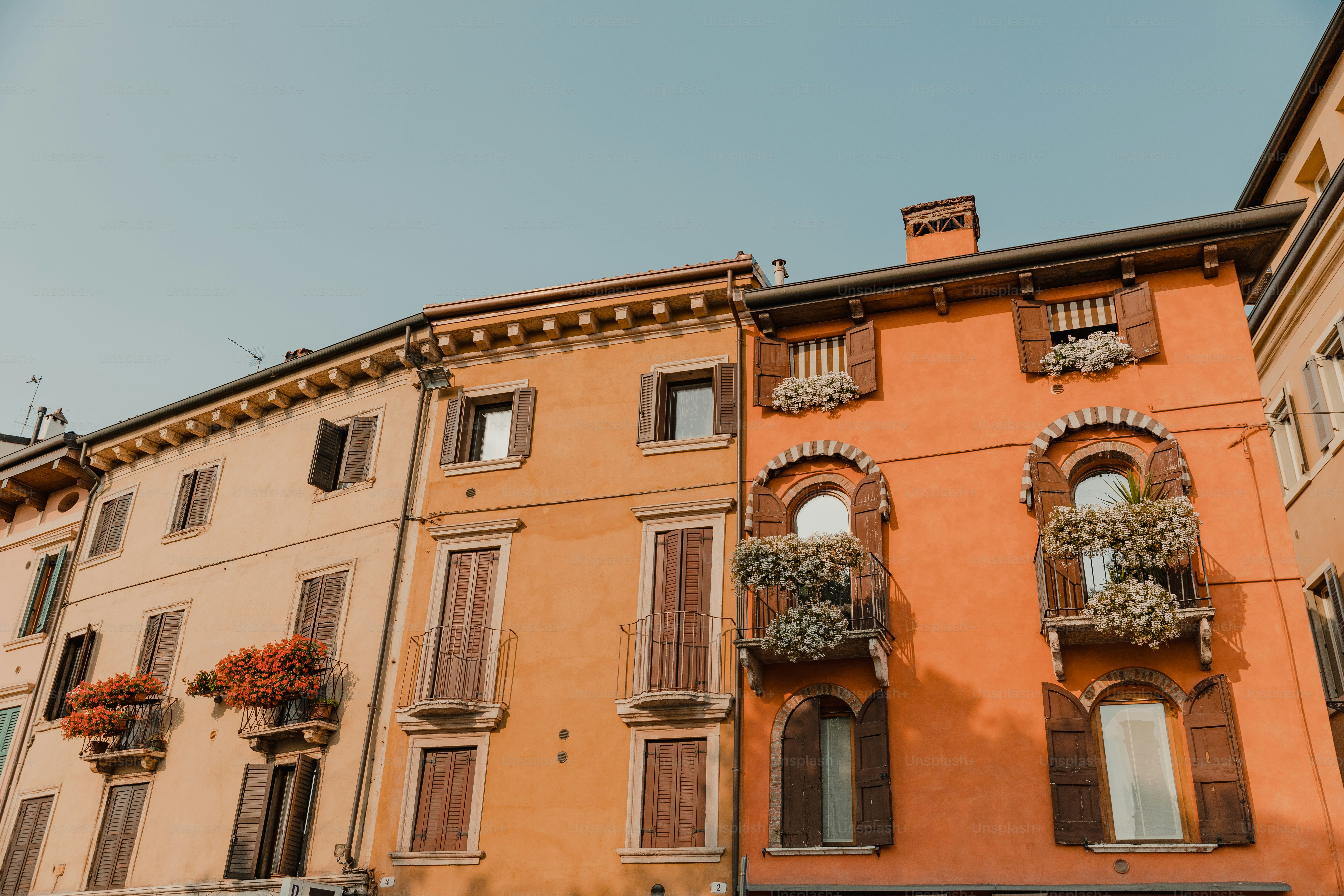quelques bâtiments qui sont côte à côte