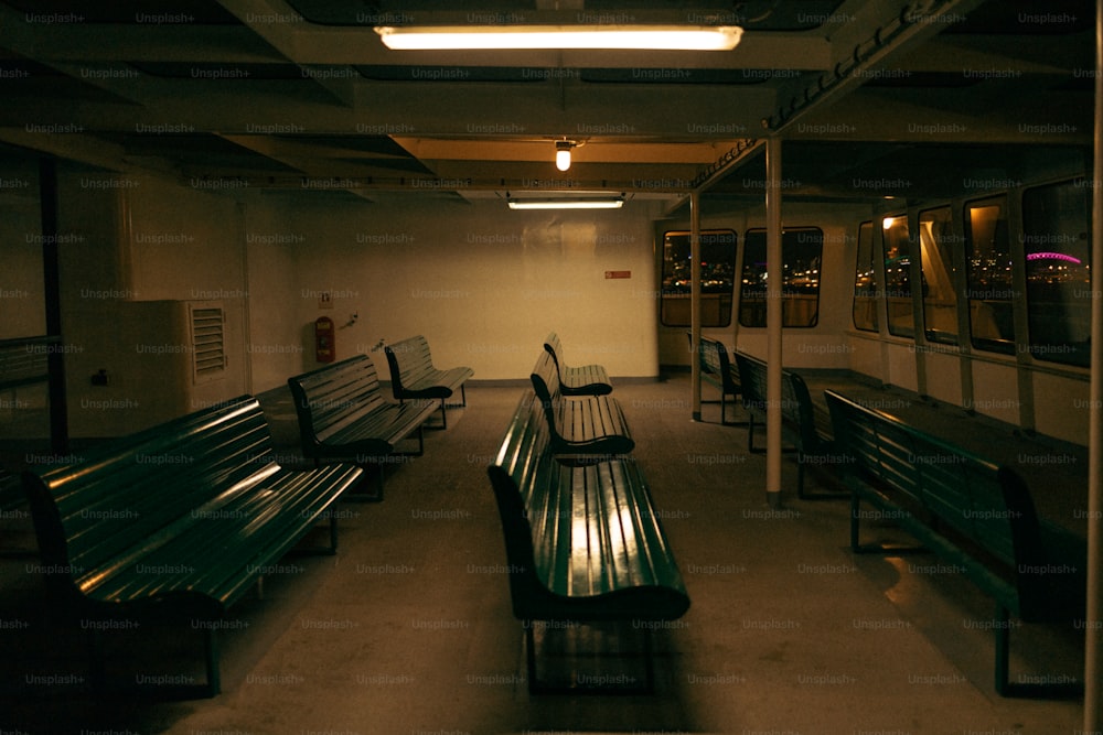 a row of benches sitting next to each other