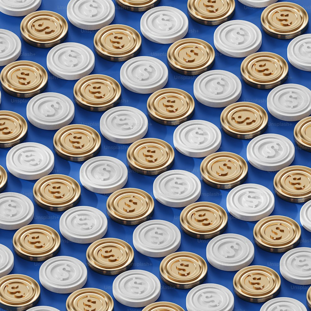 Un grupo de botones blancos y dorados sobre una superficie azul