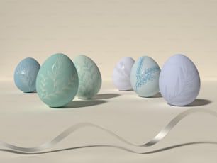 테이블 위에 앉아 있는 페인트칠한 달걀 줄
