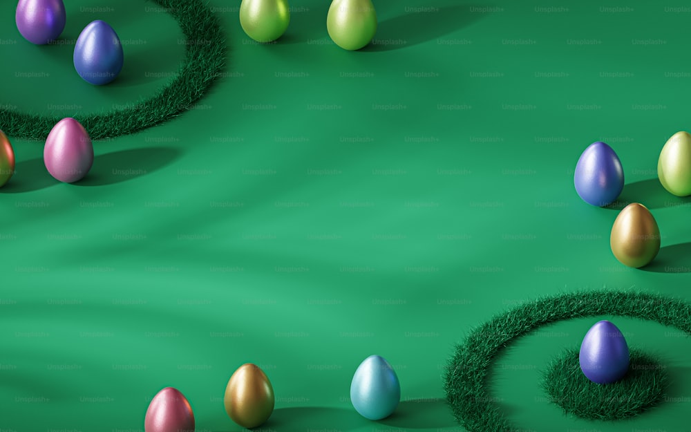 um grupo de ovos coloridos sentados em cima de um campo verde